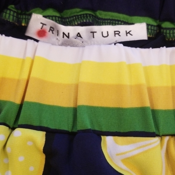 💕TRINA TURK Lemon-Print Off-Shoulder Shift Dress - Picture 8 of 8